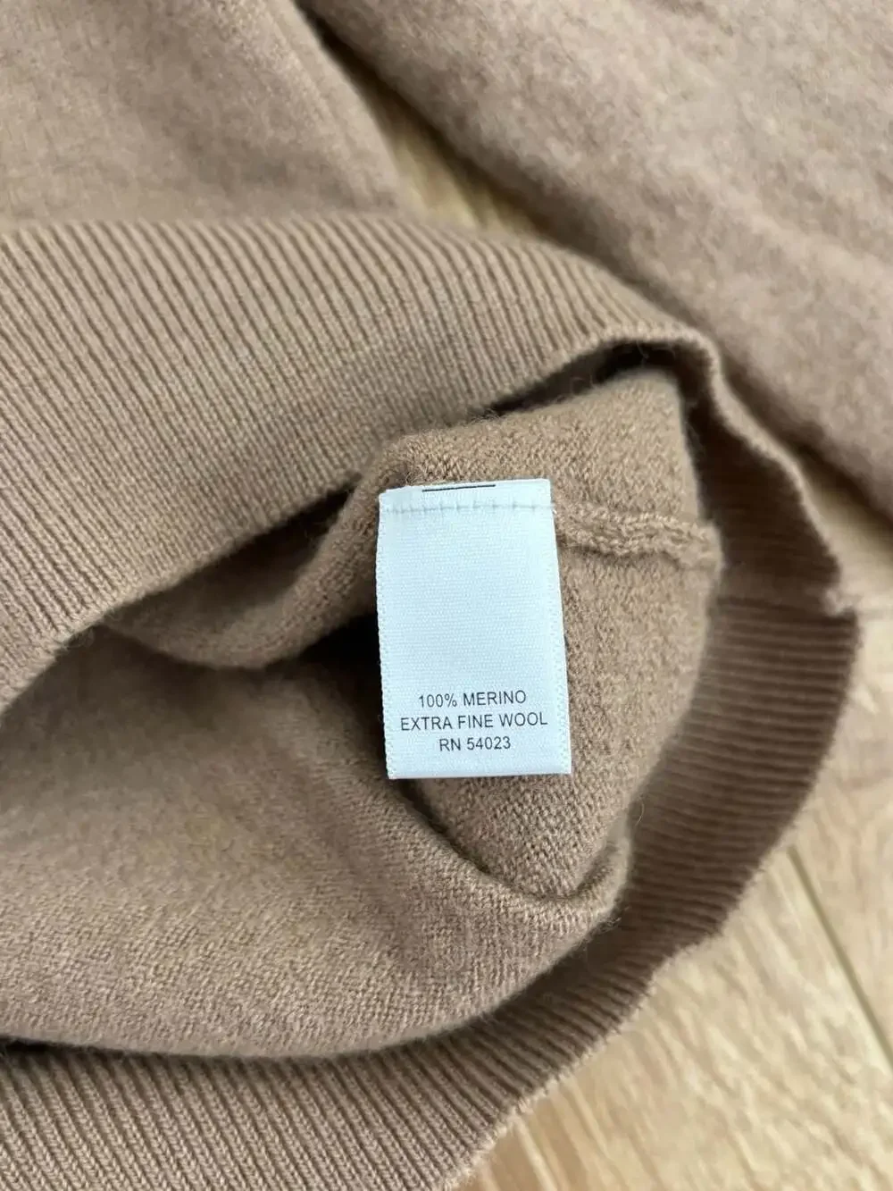 Banana Republic Extra Fine Merino Wool V-Neck Sweater Size S
